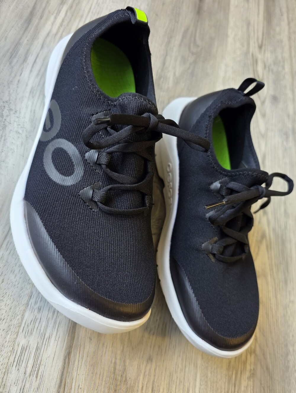 OOFOS Women’s Size 8 Black Recovery Sneakers